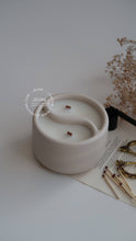 Load image into Gallery viewer, Yin &amp; Yang scented candle - Cedarwood &amp; thyme + Fig &amp; honey