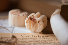 Load image into Gallery viewer, Autumn Spice Pumpkin Soy Wax Melts - Pre Order